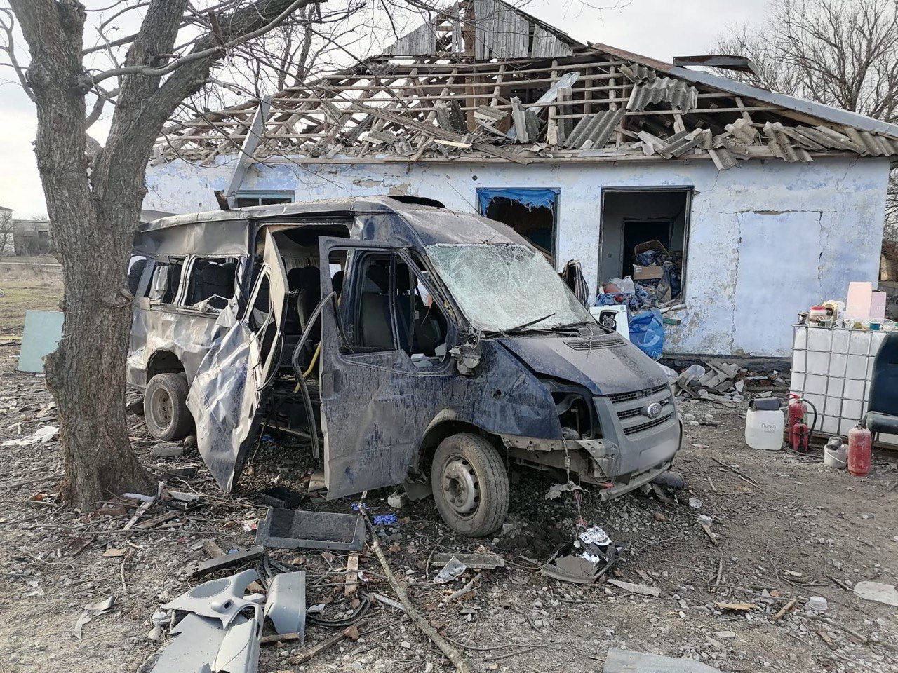 Россияне уничтожили здание сельсовета и модульные дома переселенцев в Херсонской области: фото — фото