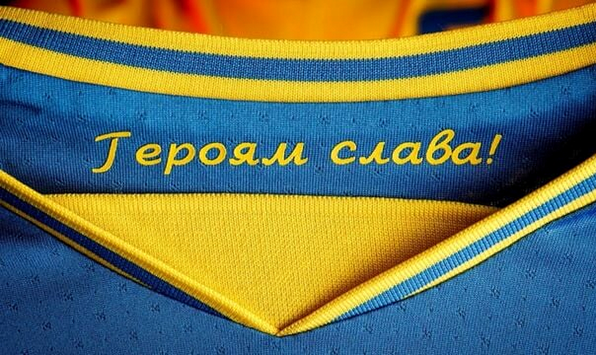 Скандал з УЄФА: слогани на формі збірної України зроблять футбольними символами — фото