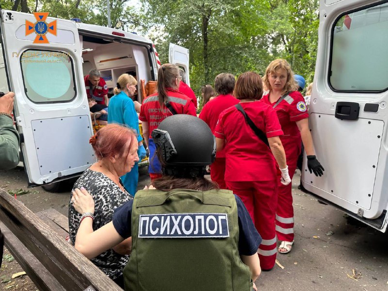 В результате падения неизвестного БПЛА в парке Запорожья ранены 18 человек — фото