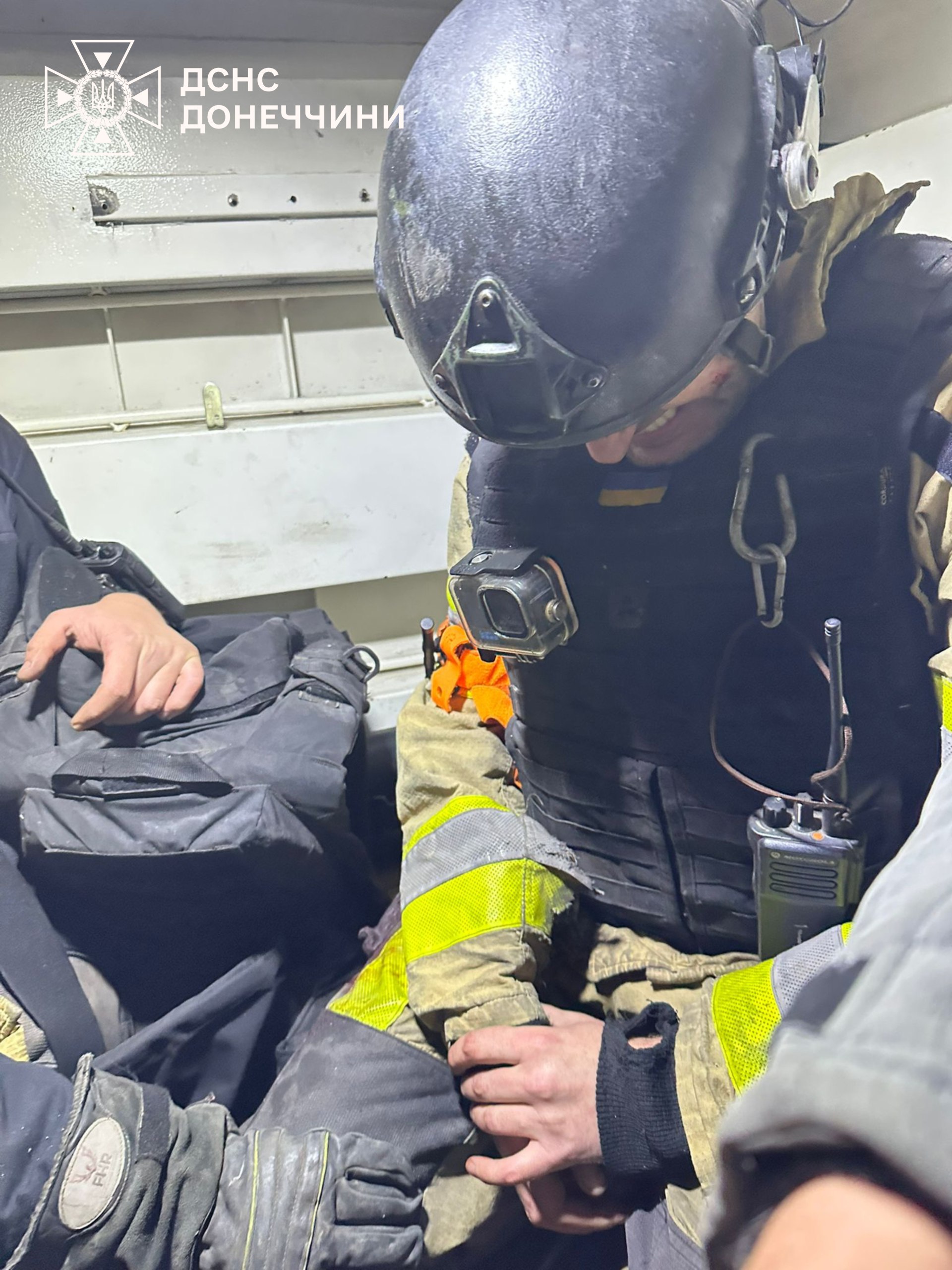 У Дружківці росіяни атакували FPV-дроном рятувальників, які їхали на виклик про пожежу — фото 5