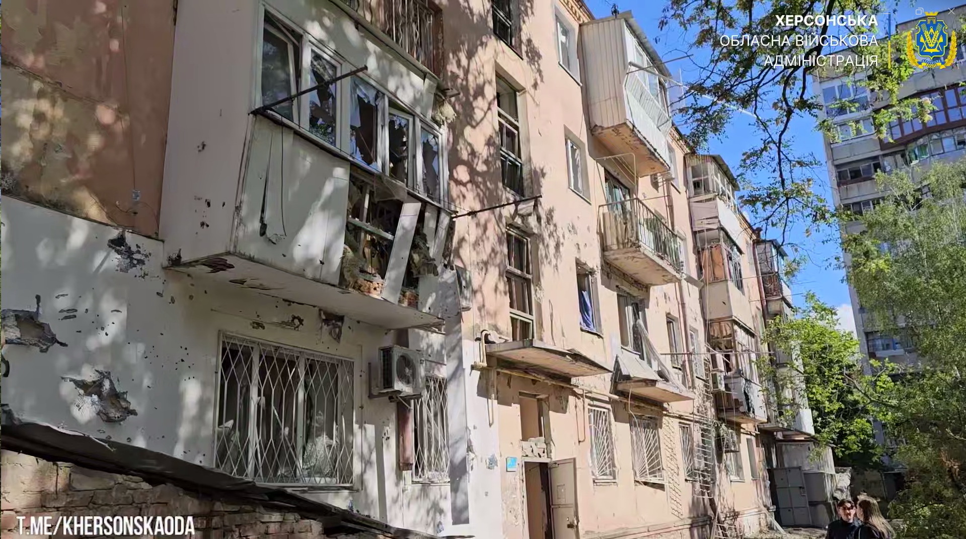 Росіяни обстріляли Корабельний район Херсона: поранено 4 людей — фото 3