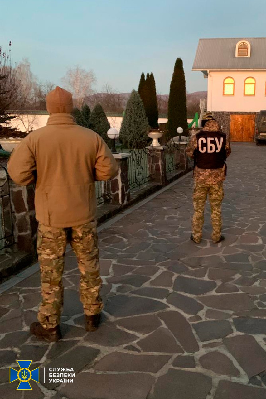 СБУ проводит обыск в Мукачевской епархии УПЦ МП, она связана с Медведчуком — фото