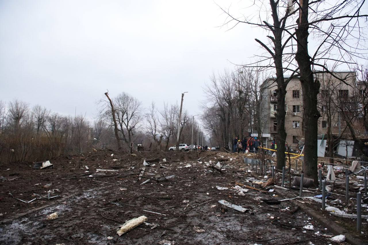 Появились кадры последствий ударов по Харькову: ранены 44 человека — фото 6