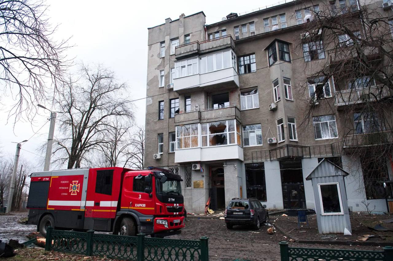 Появились кадры последствий ударов по Харькову: ранены 44 человека — фото 9