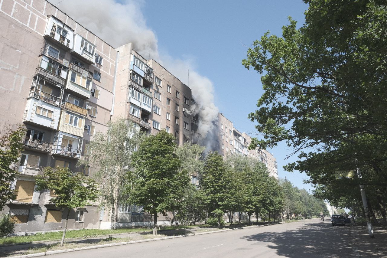 Россияне обстреляли жилые дома в Торецке: есть погибший (фото, видео) — фото