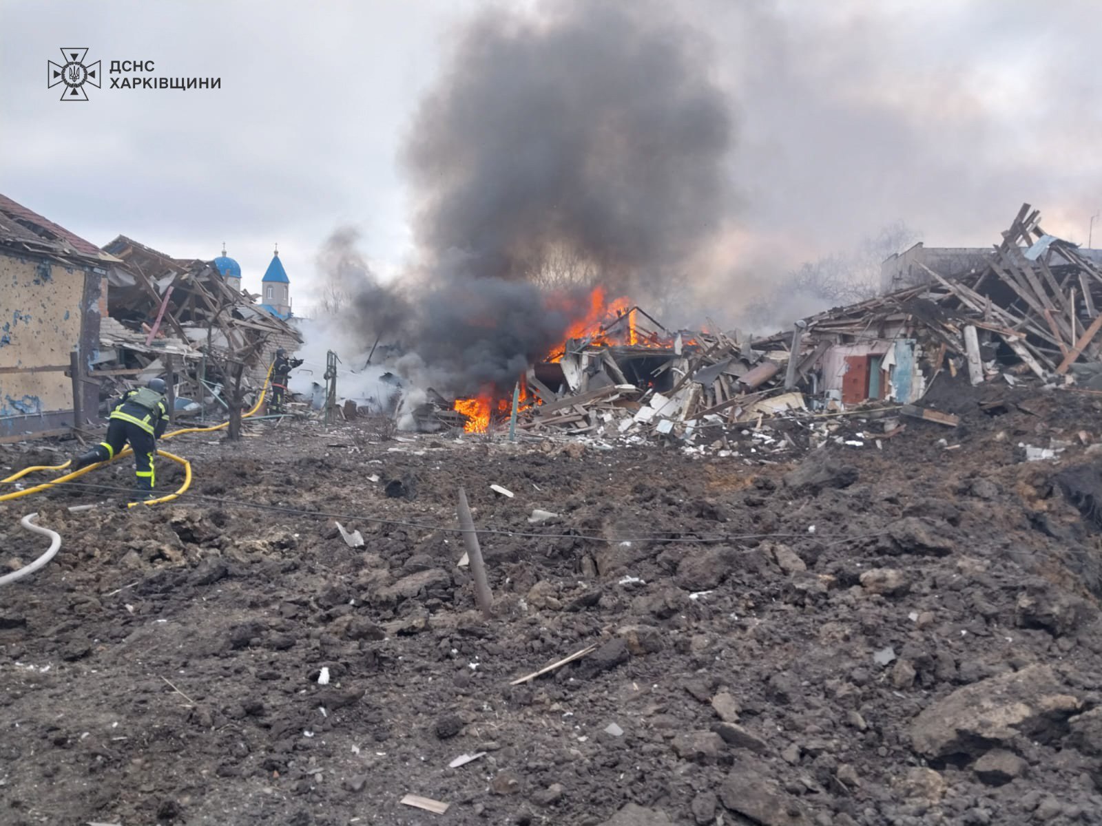 Росіяни вдарили по селищу Борова: кількість жертв зростає — фото