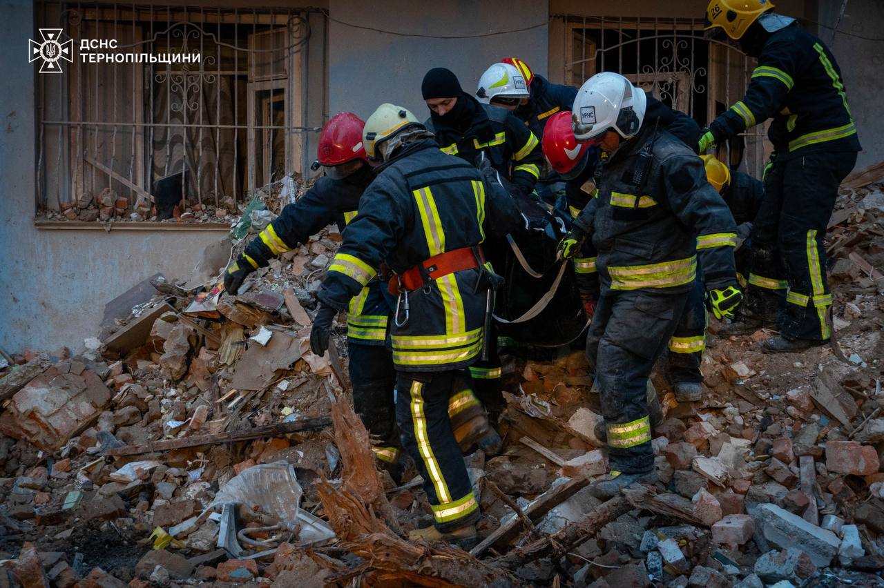 У Тернополі серед завалів знайшли ще одне тіло — фото 1