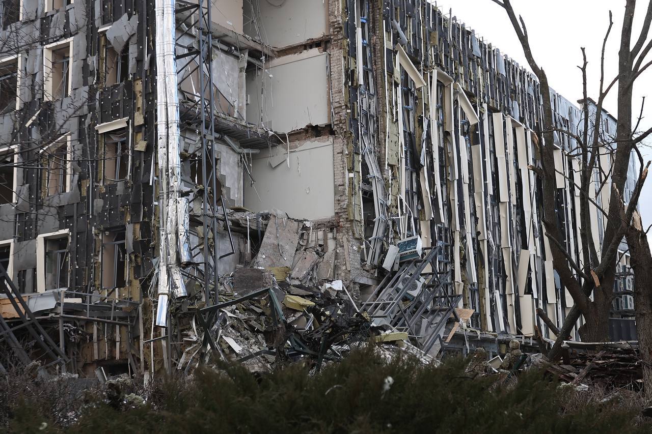 В Ізюмі госпіталізовано 24 особи, троє - у важкому стані — фото 15