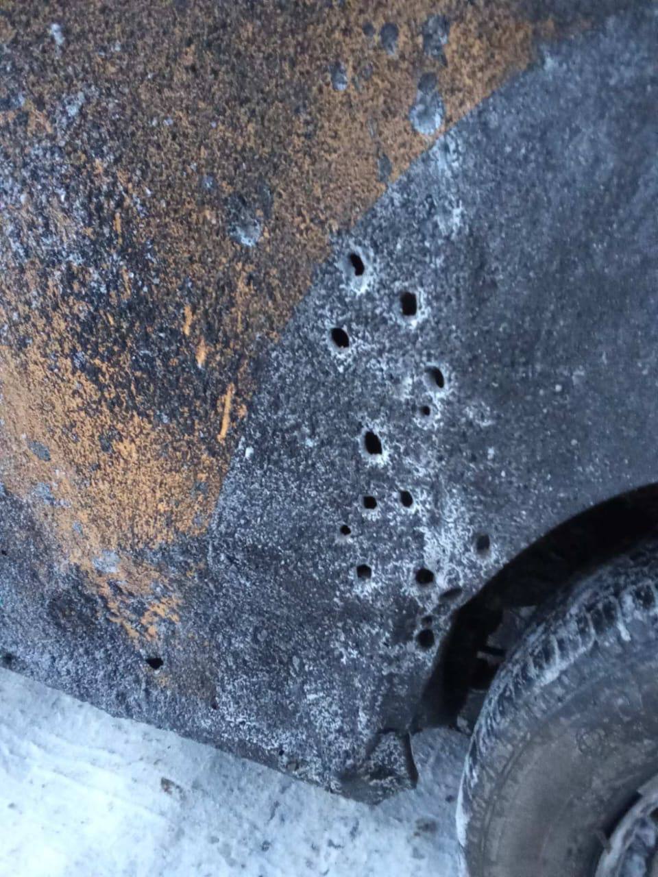 Российский дрон атаковал машину Укрпочты в Сумской области, а в Запорожской области повреждено здание — фото 3