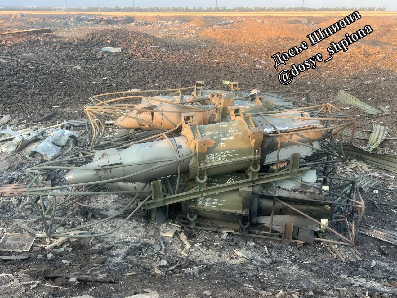 ФАБи, рідкісні КАБи та Су-34: з'явилися нові кадри зі знищеного складу боєприпасів на аеродромі Морозовськ — фото 2