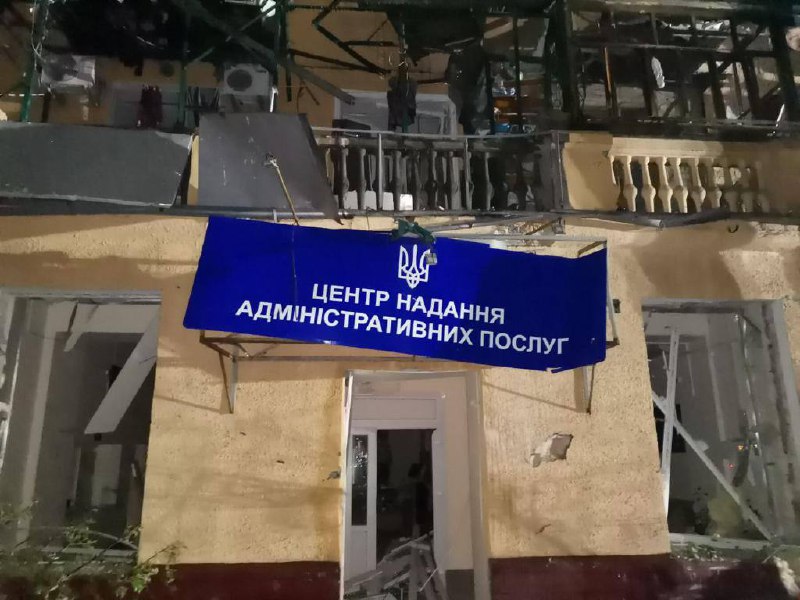 Россияне обстреляли жилой дом в Запорожье: есть погибший, 9 раненых — фото 4
