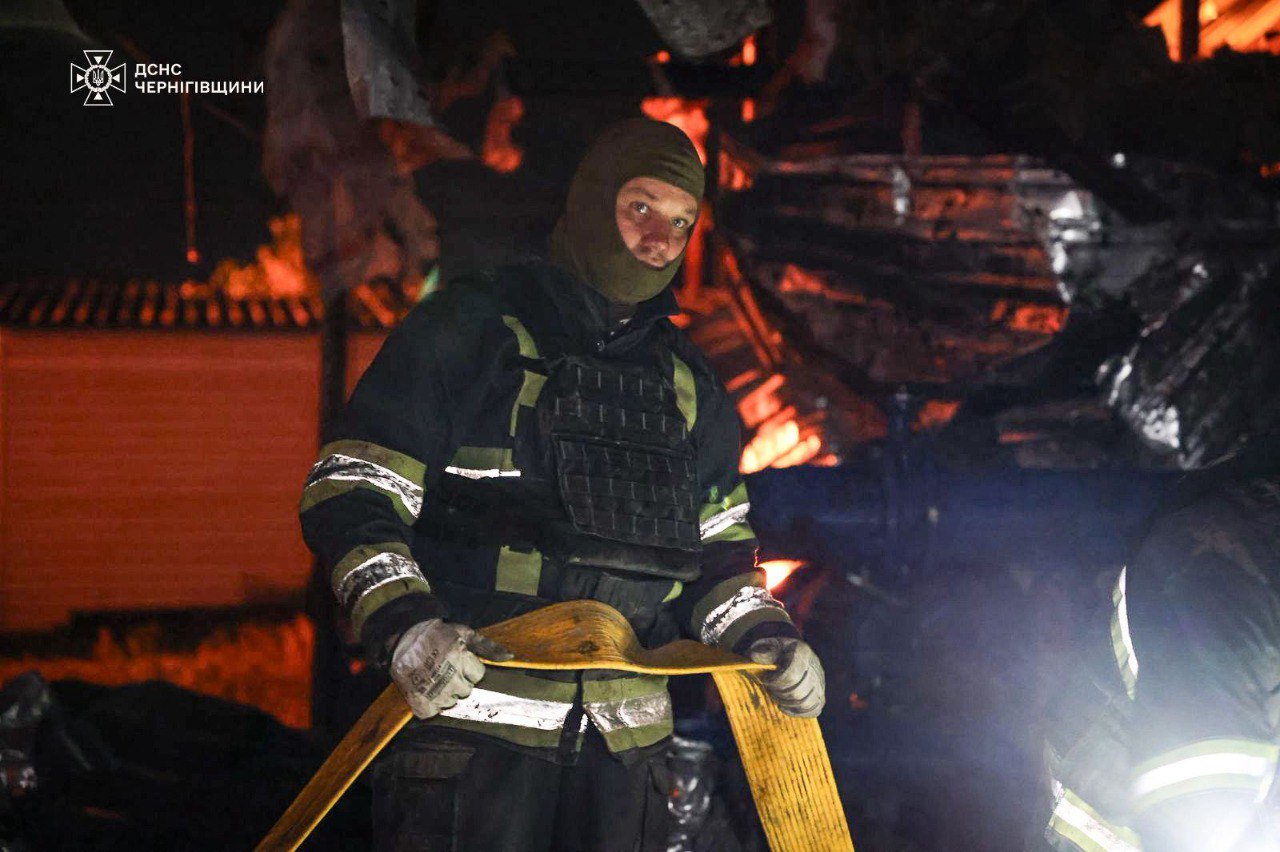 Росіяни атакували FPV-дроном магазин у Чернігівській області: є загиблий — фото 9
