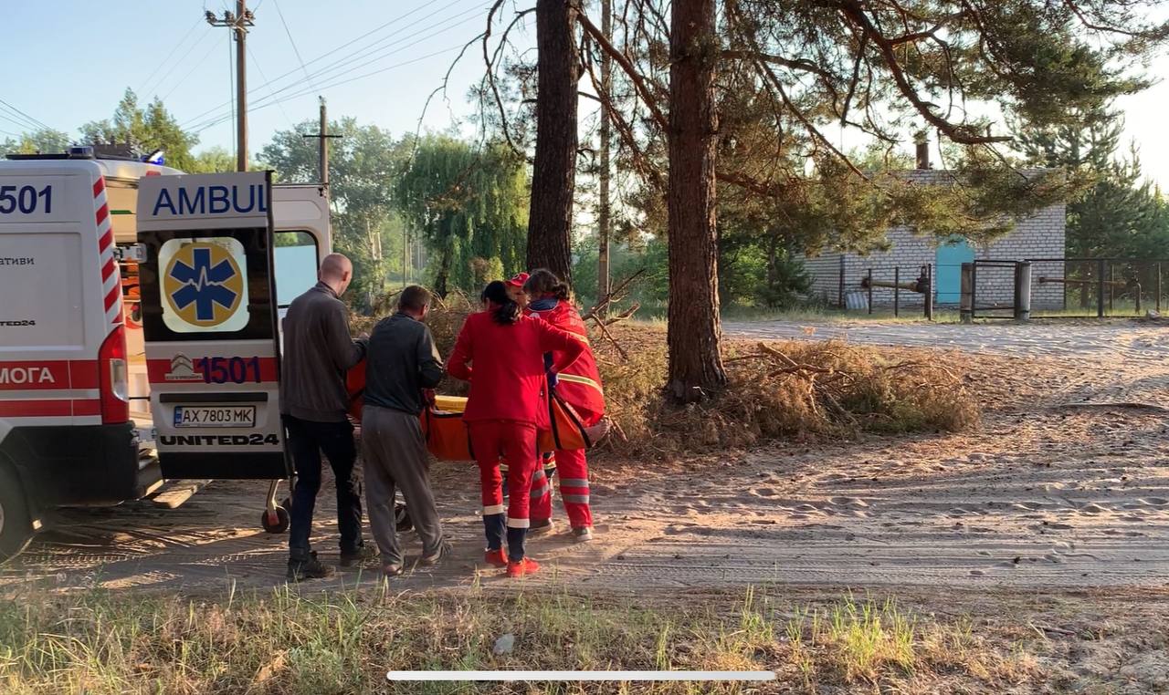 Росіяни вдарили по житлових будинках у Балаклії, в яких проживали дві багатодітні родини — фото