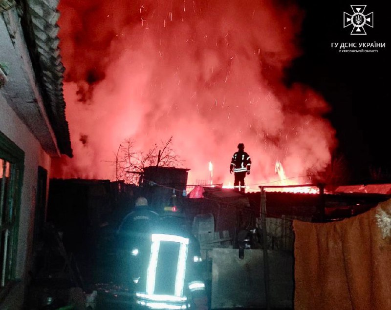 Спасатели показали кадры последствий ночной атаки по Херсону и области — фото