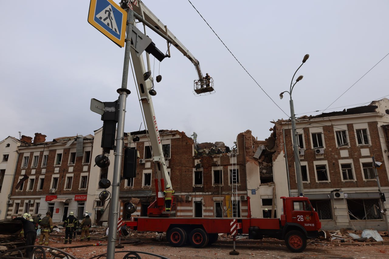 Удар по жилому дому в Харькове: спасатели завершили работы — фото 5