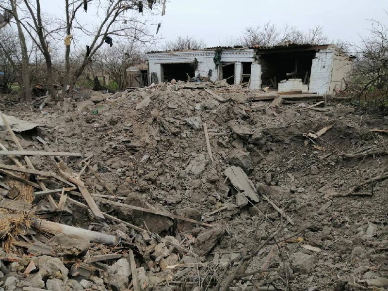 Россияне ночью уничтожали село в Херсонской области, есть погибший — фото 3