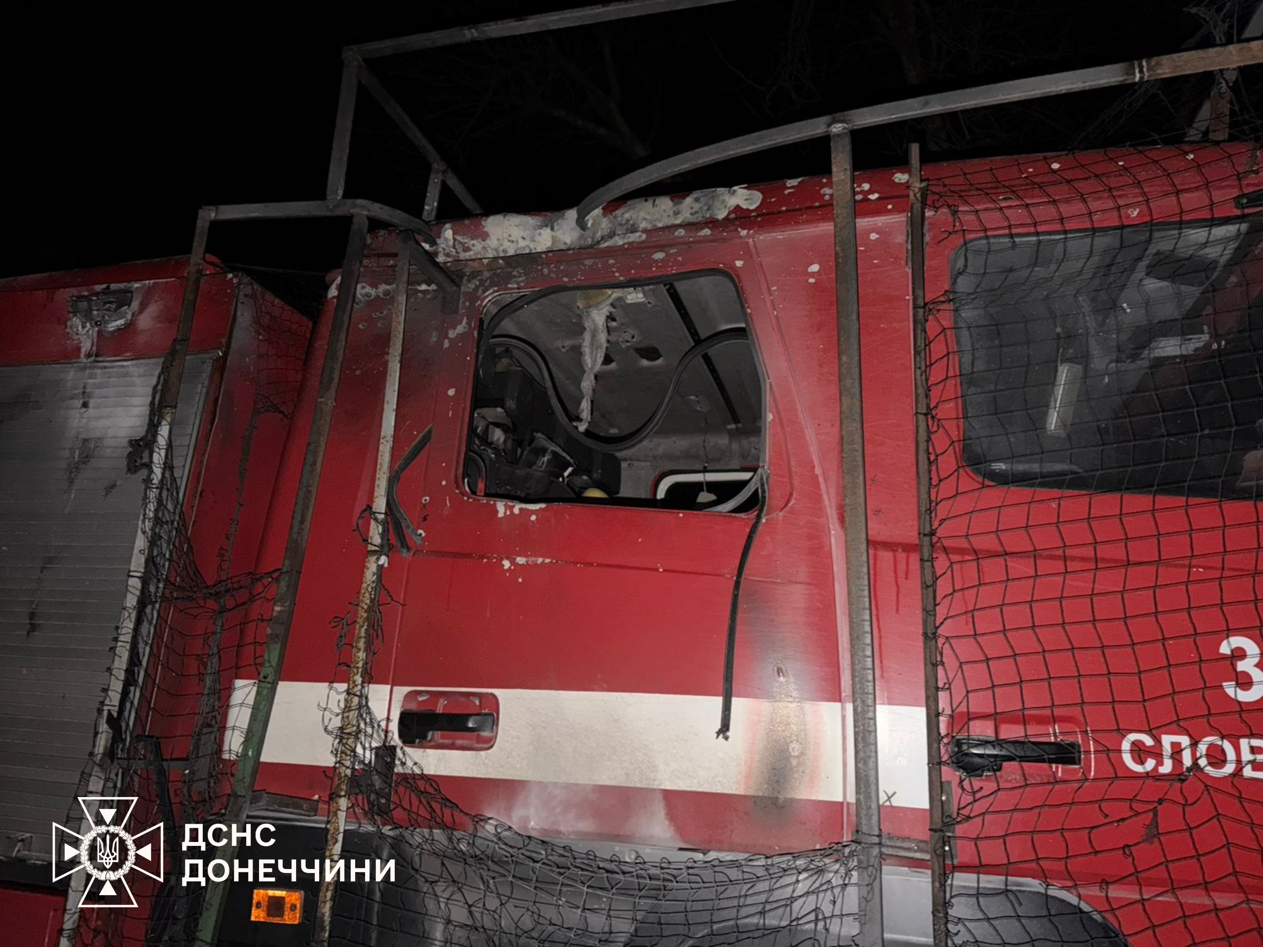 У Дружківці росіяни атакували FPV-дроном рятувальників, які їхали на виклик про пожежу — фото 7