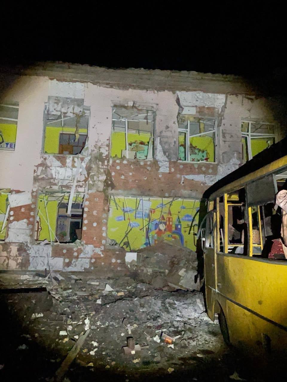 Російська армія трьома БПЛА ”Герань” знищила Авдіївський ліцей у Чернігівській області — фото 2