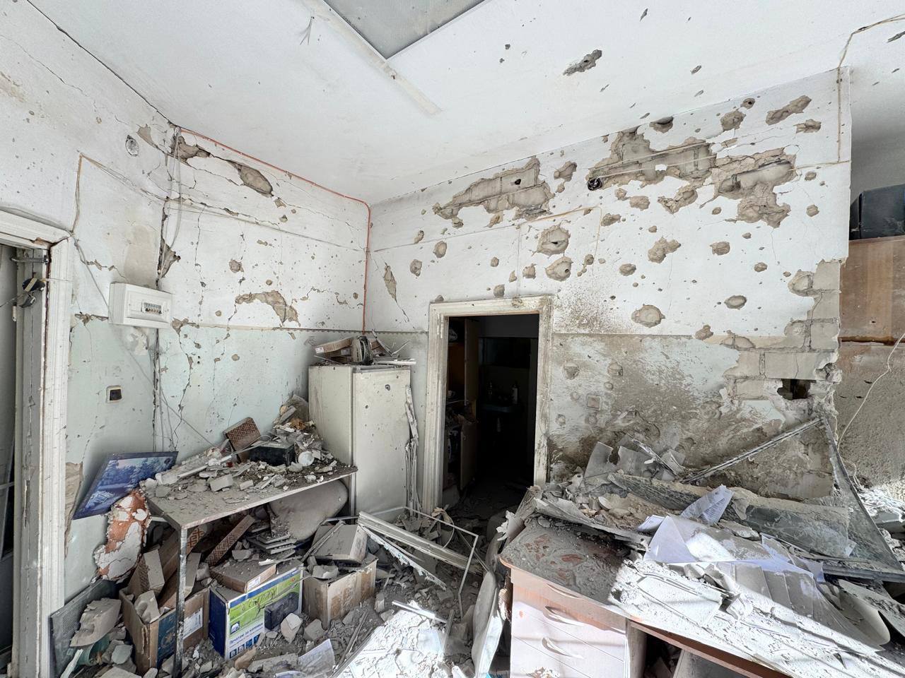 При ударе по детской больнице в Херсоне ранения получили 9 человек, среди них четверо детей — фото 3 При ударе по детской больнице в Херсоне ранения получили 9 человек, среди них четверо детей — фото 3