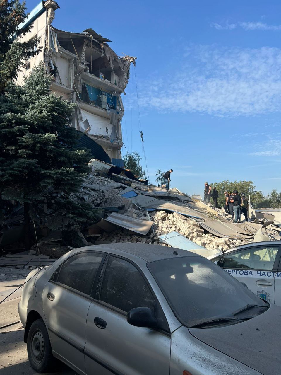 З'явилися перші кадри з місця ракетного удару по Кривому Рогу — фото 3