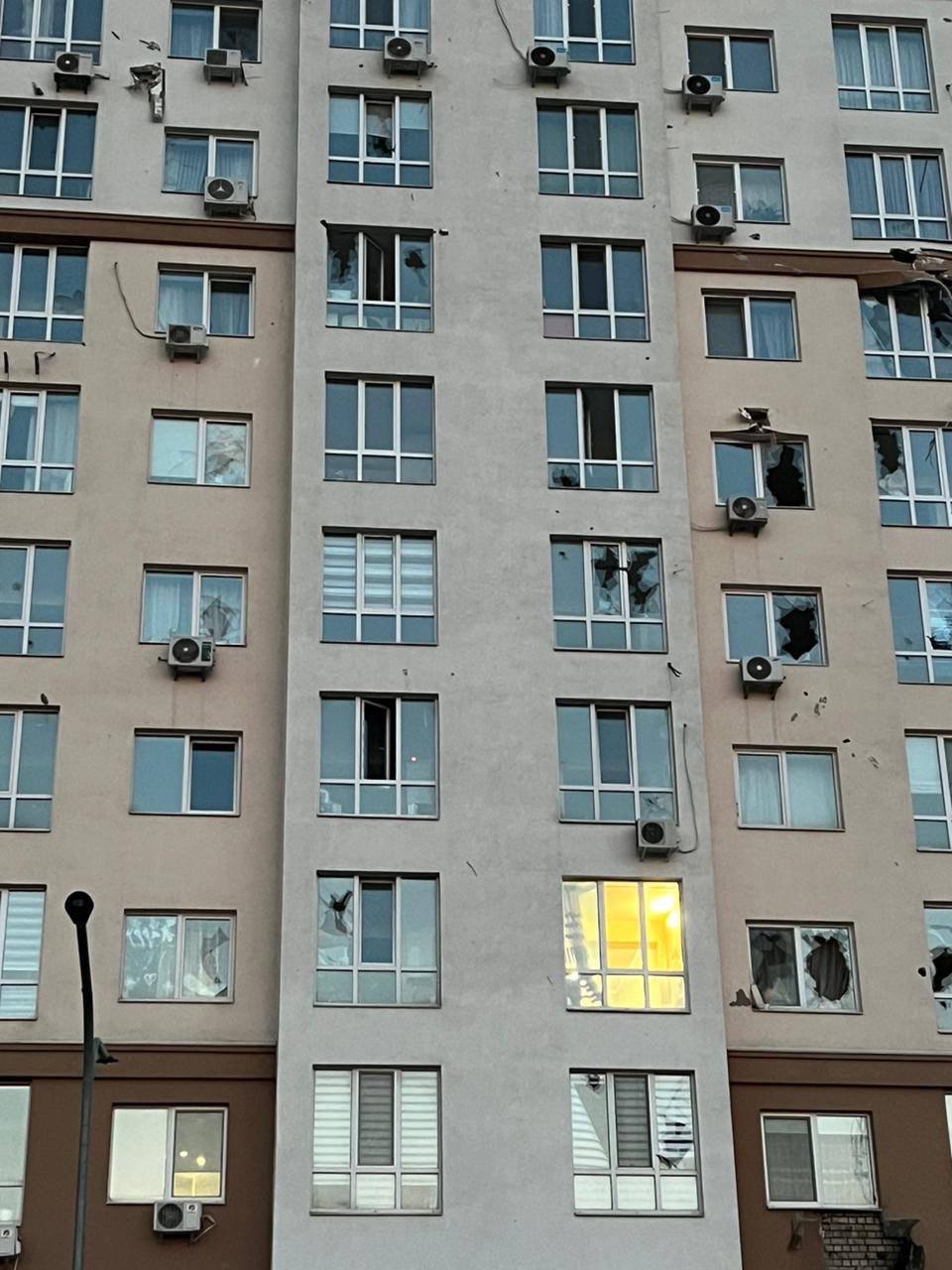 Жуткие кадры последствий атаки дронов на Киев — фото