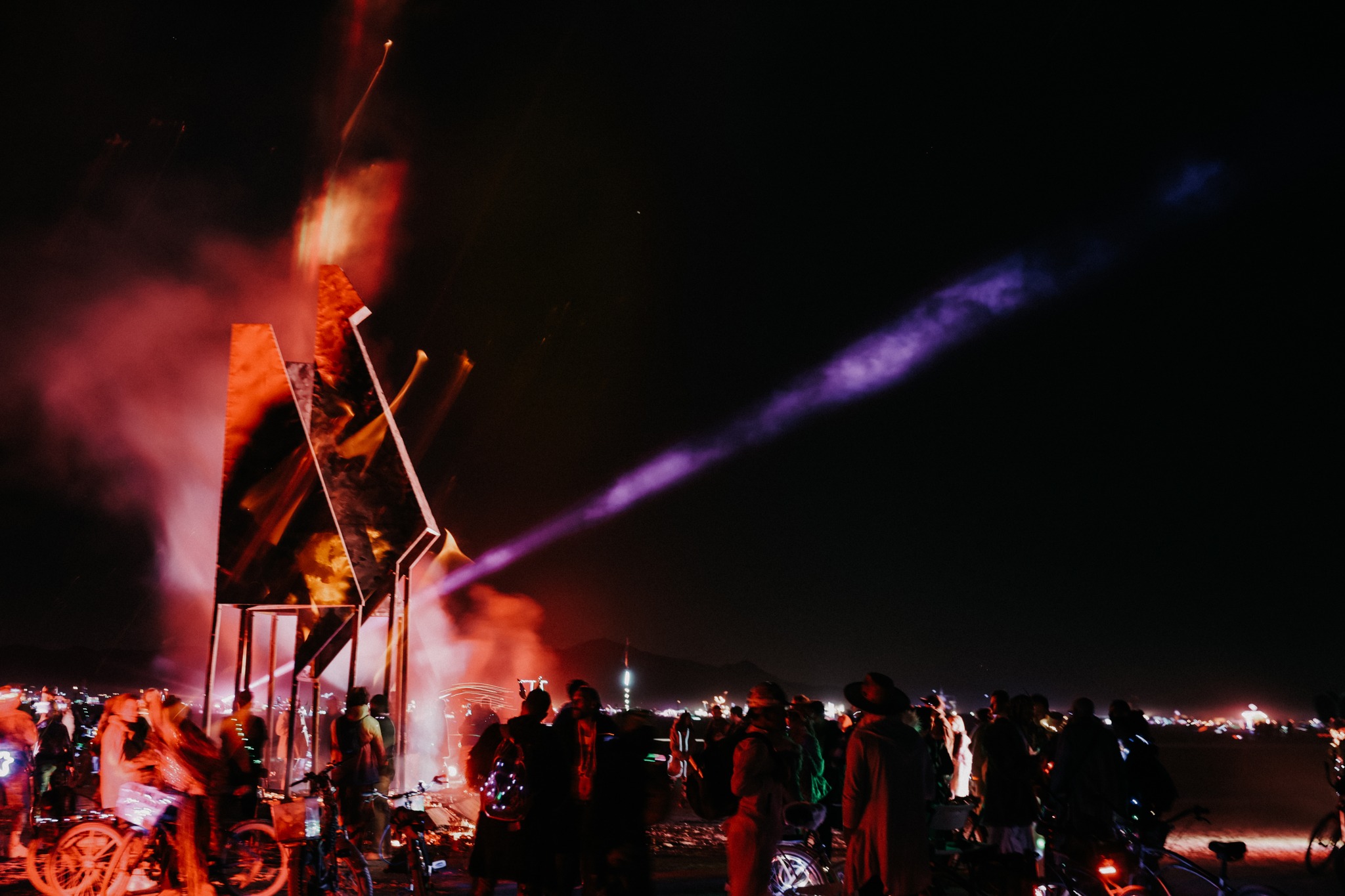 Родился Феникс: Украина на Burning Man устроила мощное огненное шоу (фото, видео) — фото