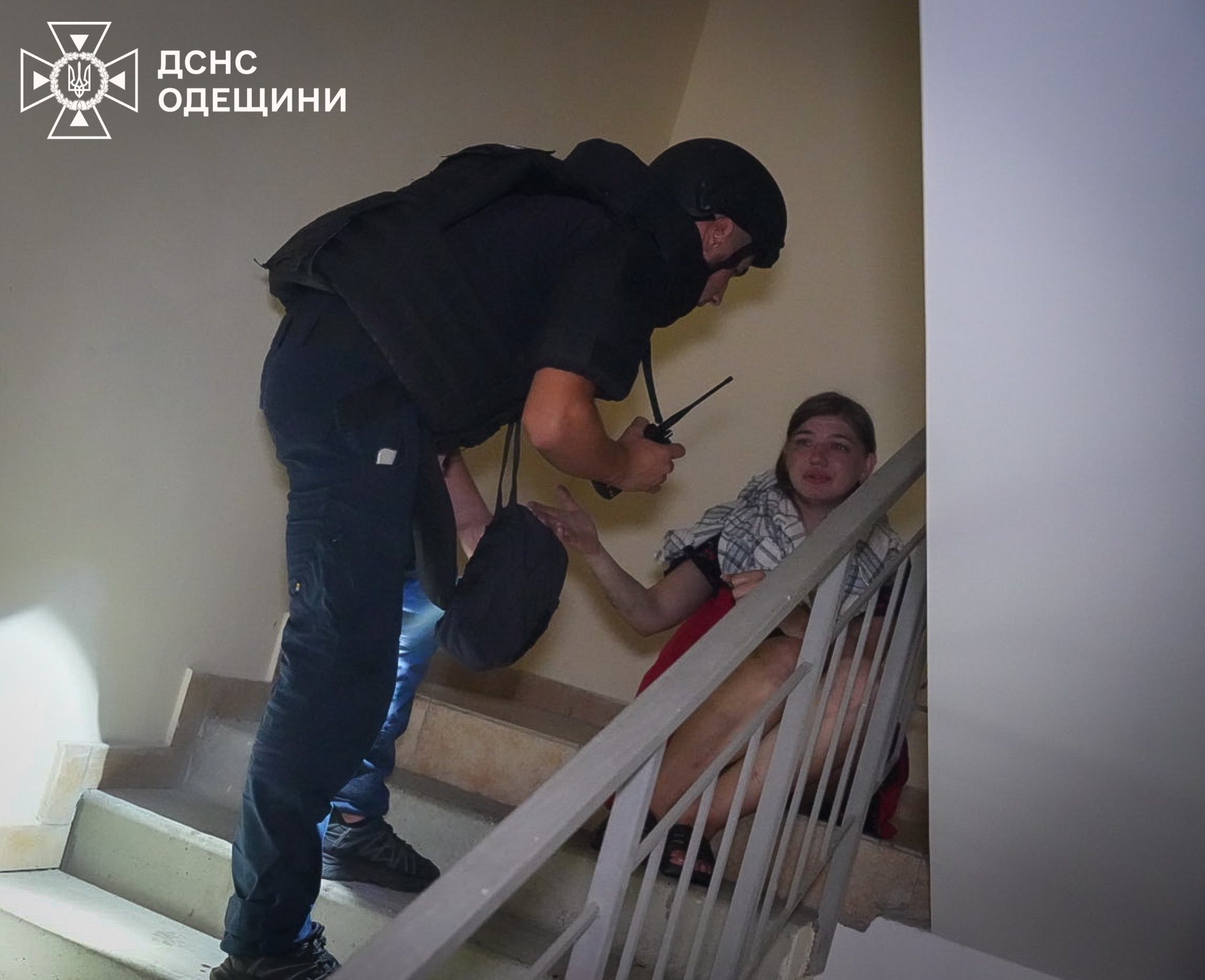 Два человек погибли, 14 пострадали: кадры последствий российской атаки на Одессу — фото 9