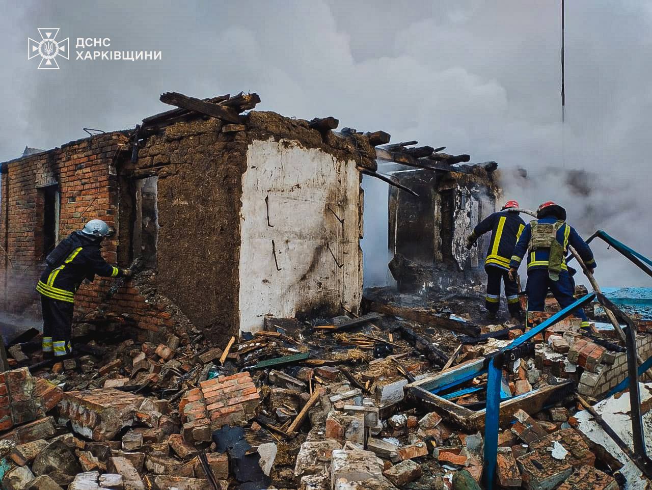 Женщина и двое детей пострадали в результате российской атаки на жилой сектор в Харьковской области — фото 5