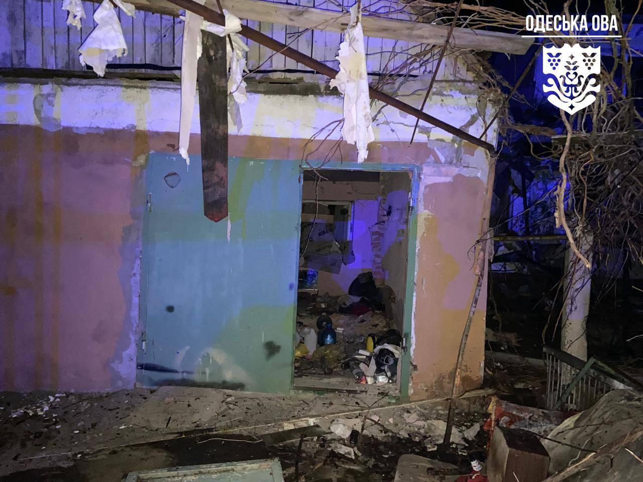 Россияне атаковали Одесскую область: поврежден сухогруз, склады и жилые дома — фото 5