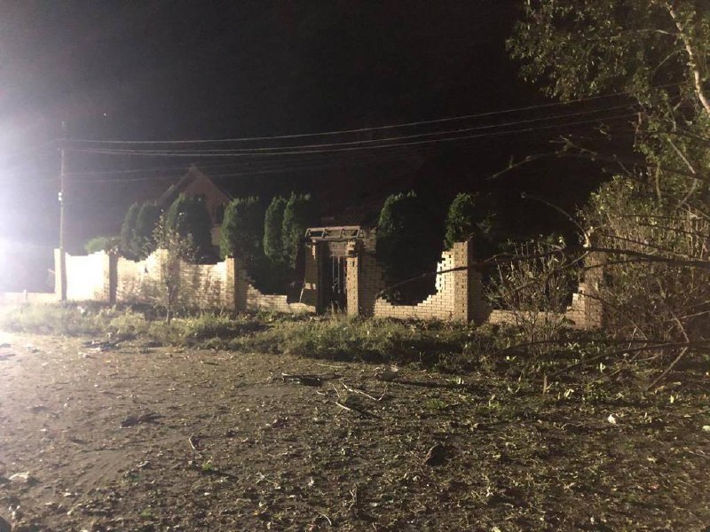 Россияне обстреляли жилой дом в Запорожье: есть погибший, 9 раненых — фото 7