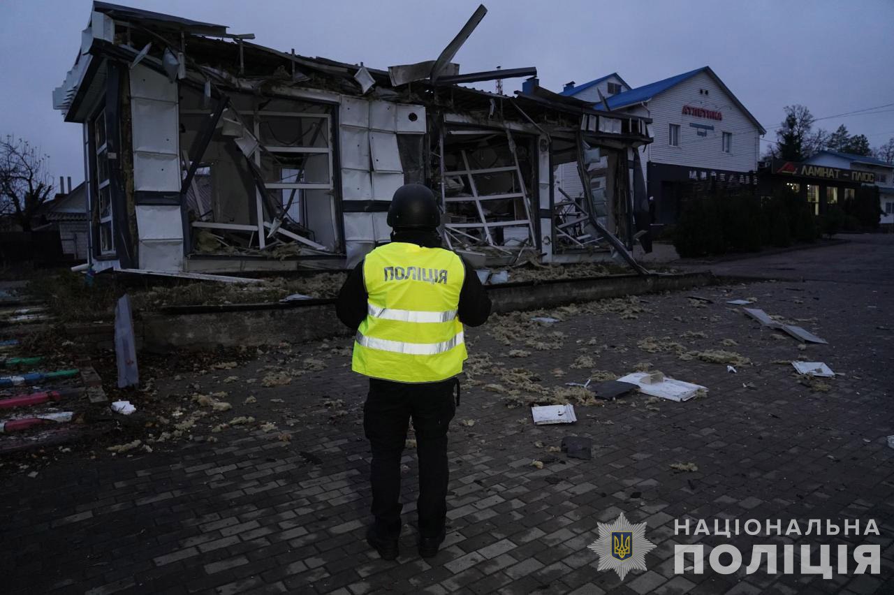 Росія вдарила по Сумах ”шахедами” зі шрапнеллю, двоє загиблих: фото наслідків — фото 9