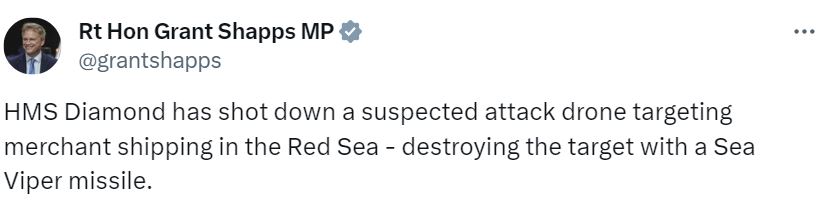 Британський есмінець збив дрон під час супроводу торговельного судна у Червоному морі — фото