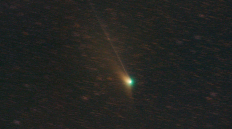 К Земле впервые за 50 тысяч лет приближается зеленая комета: как ее увидеть — фото