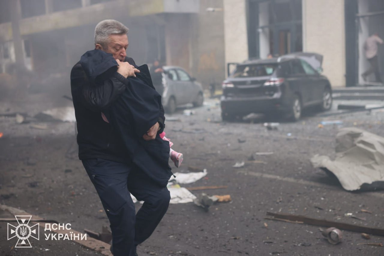 ”Росія нахабніє”: Зеленський відреагував на російський удар по дитячому садку у Харкові — фото 10