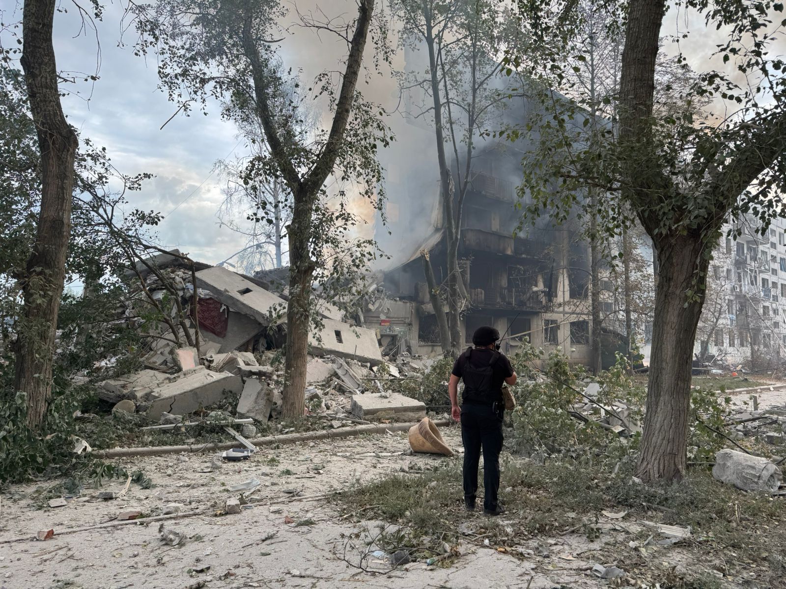 Россияне атаковали Константиновку, применяя артиллерию и ФАБ-500: под завалами домов могут быть люди — фото 1