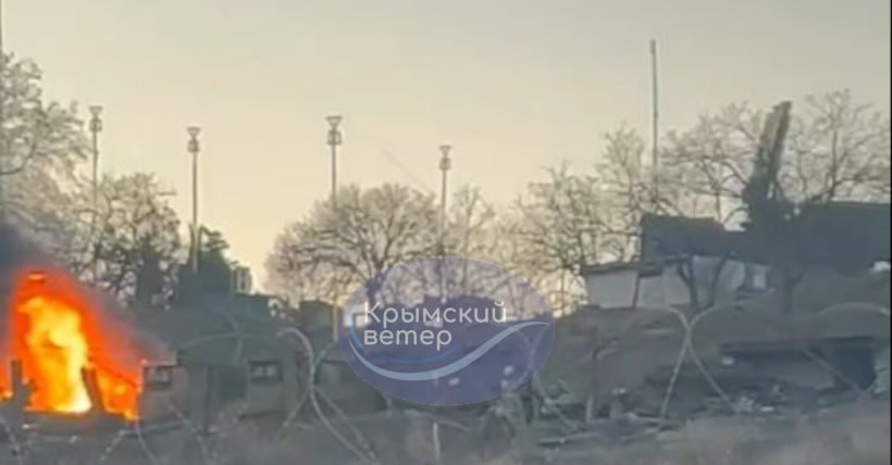 У мережі показали, як горіла військова техніка росіян на аеродромі Бельбек — фото