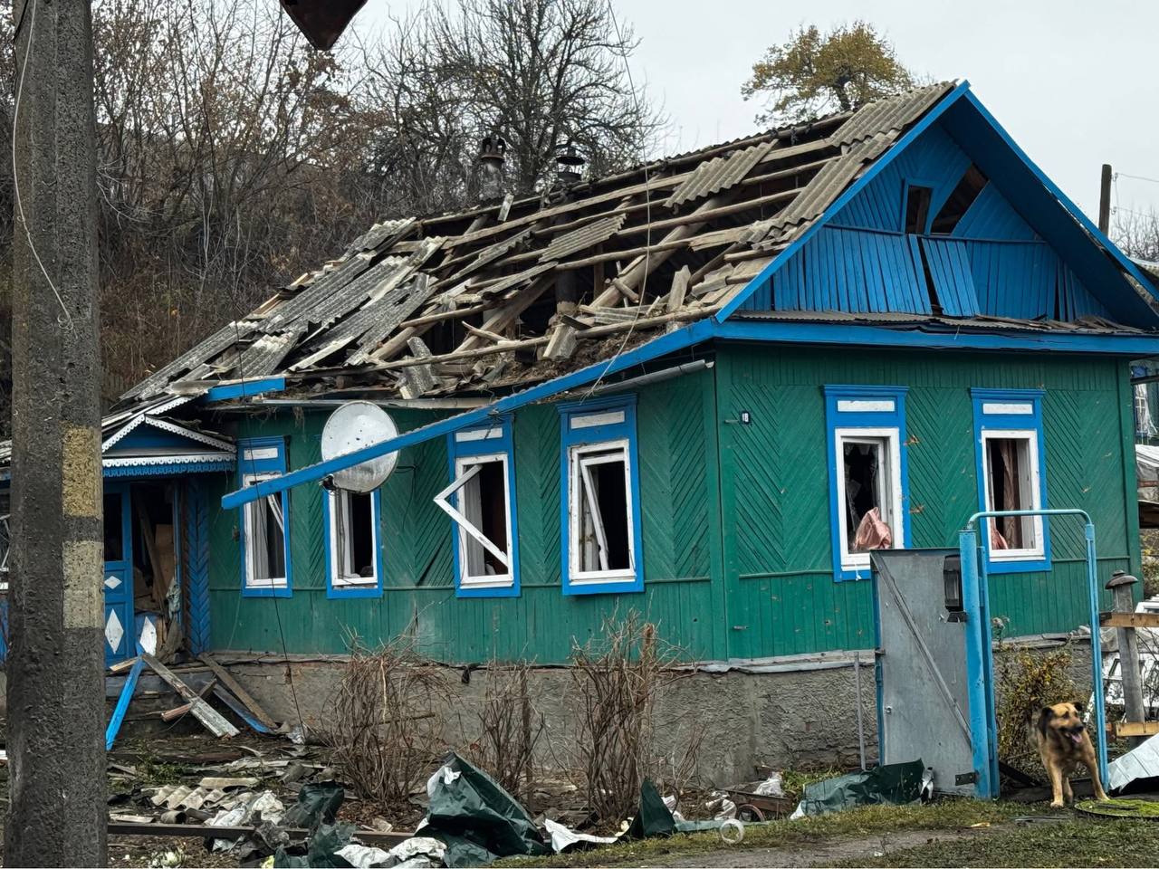 Три человека пострадали в своих домах в результате российского удара по Черниговской области — фото 12