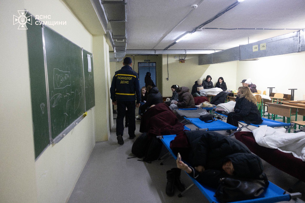 Одинадцять людей постраждали внаслідок російського обстрілу Сум — фото 2