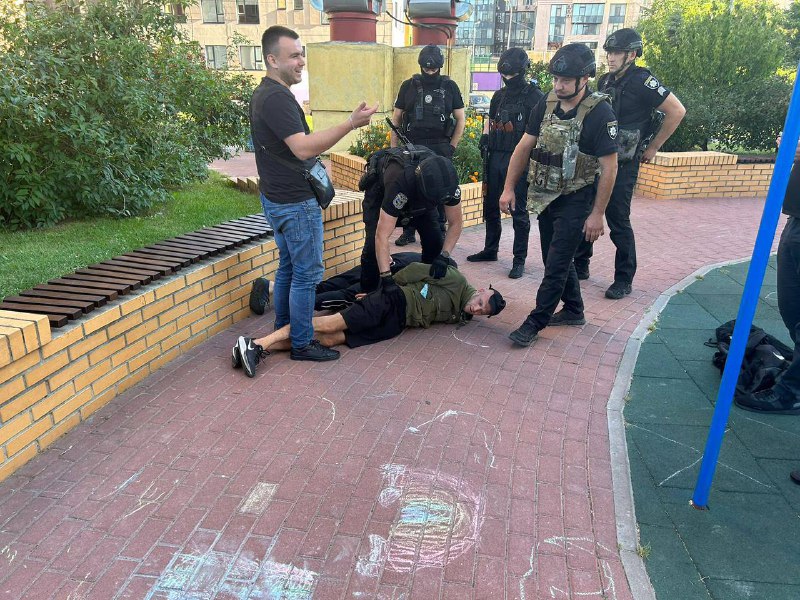 У центрі Києва намагалися вбити заступника голови податкової служби: фото — фото 1