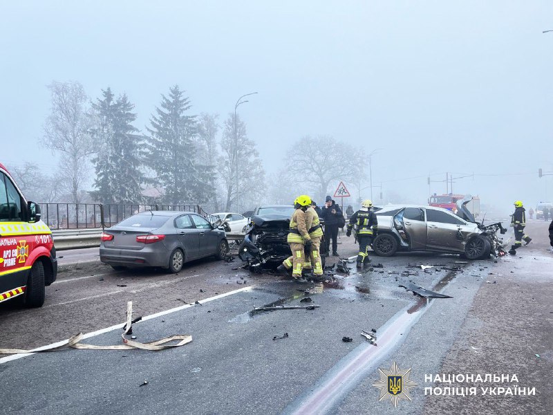На трасі ”Київ-Чоп” зіткнулися 8 машин: рух у напрямку Києва перекрито — фото 2