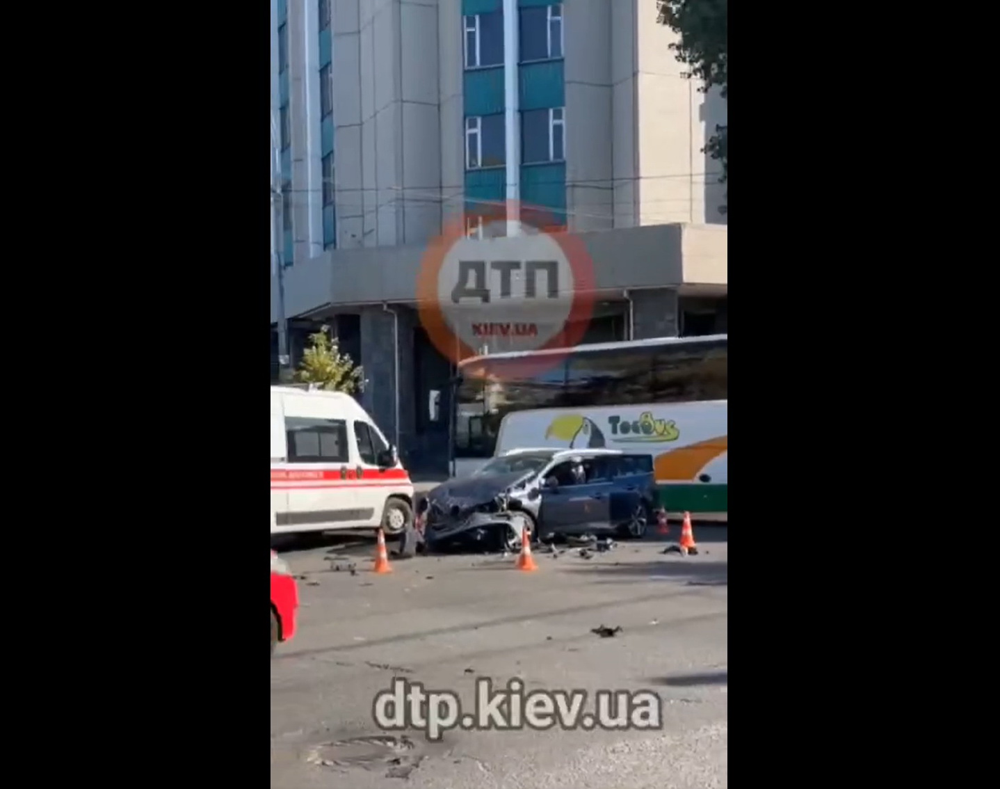 В Киеве произошло смертельное ДТП с патрульными: погиб полицейский — фото 2