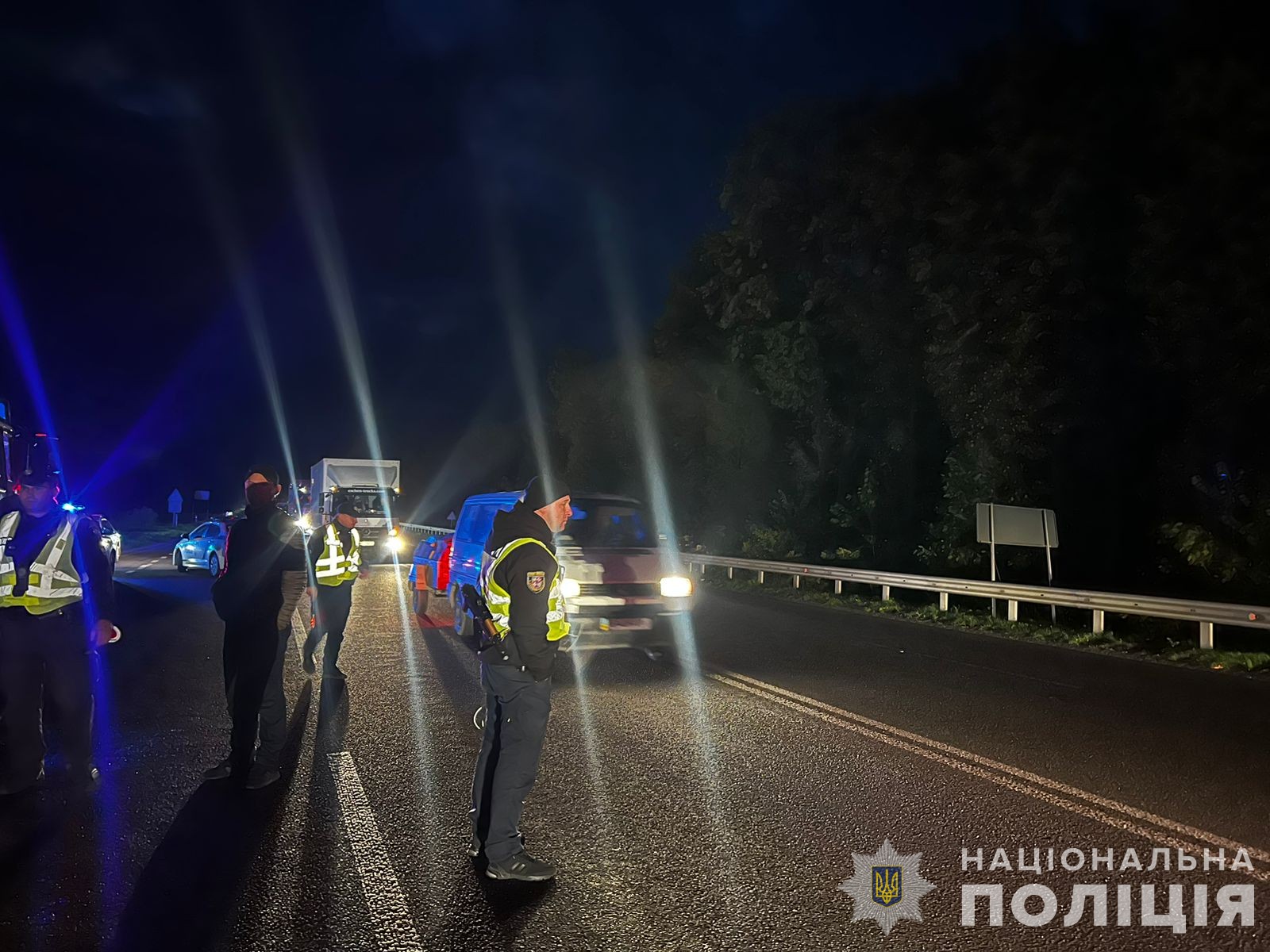 Шестеро людей загинули в моторошній ДТП під Вінницею: фура влетіла в мікроавтобус — фото 1