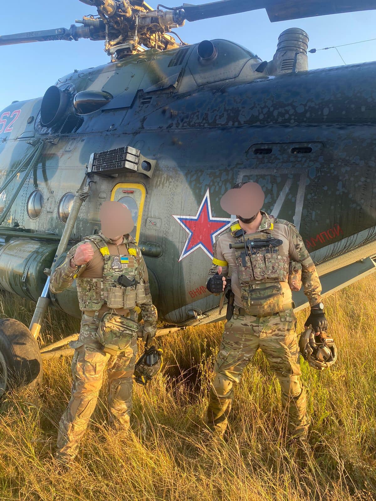 Журналист показал фото российского Ми-8, который пилот пригнал в Украину — фото
