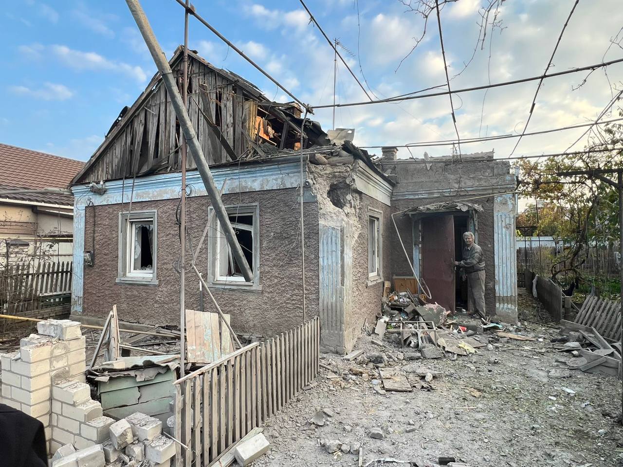 Две женщины погибли в результате российского обстрела Херсона (фото) — фото 5