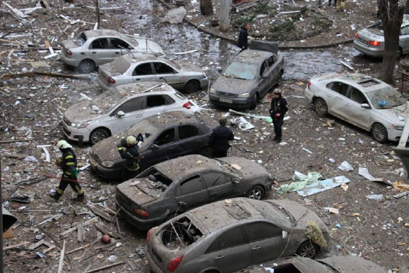 Появились кадры последствий ударов по Харькову: ранены 44 человека — фото 8