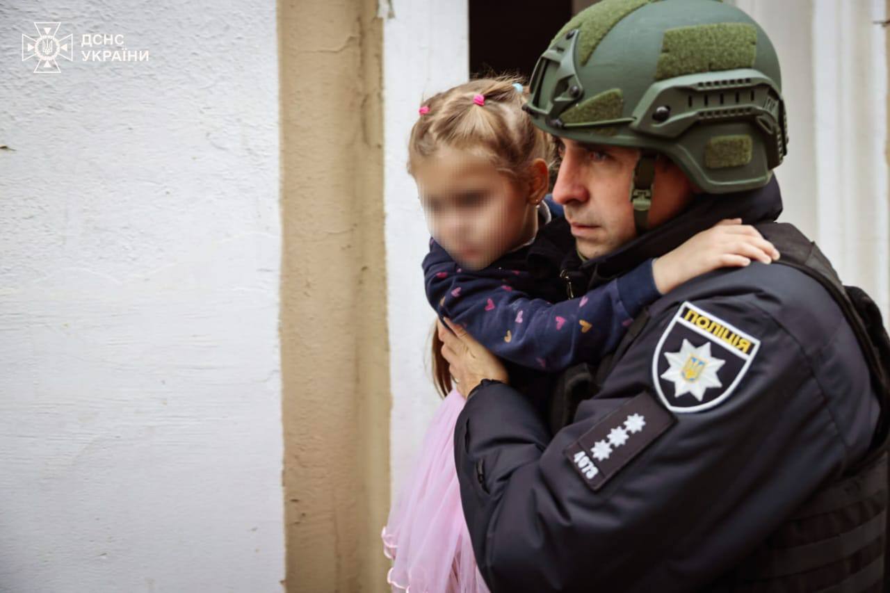 ”Росія нахабніє”: Зеленський відреагував на російський удар по дитячому садку у Харкові — фото 1