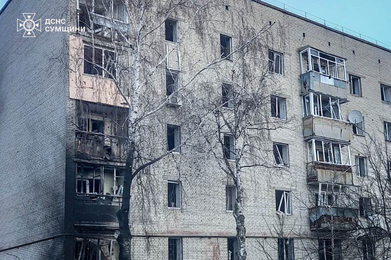 Прицільно по цивільній інфраструктурі: росіяни скинули КАБи на Сумську область — фото 1