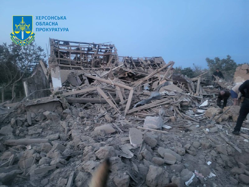 Россияне сбросили авиабомбы на Херсонскую область: есть погибшие — фото
