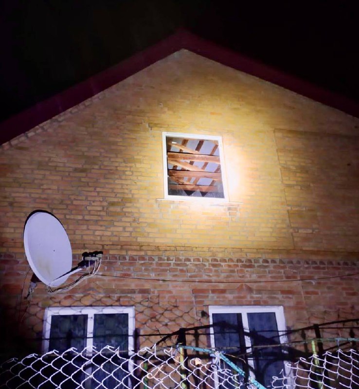 Россия ночью обстреляла Никополь из ”Градов”: повреждены дома и ЛЭП — фото
