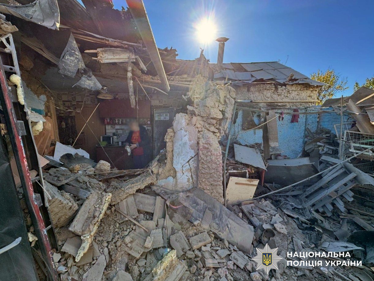 Два человека погибли, 22 пострадали в результате российских обстрелов Херсона и области — фото 1